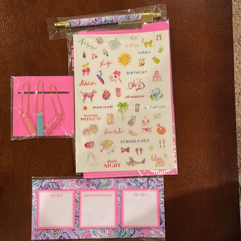 Lilly Pulitzer agenda bonus pack - Picture 2 of 2
